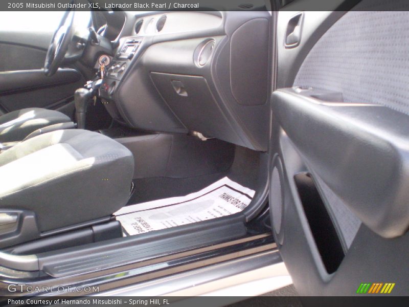 Labrador Black Pearl / Charcoal 2005 Mitsubishi Outlander XLS