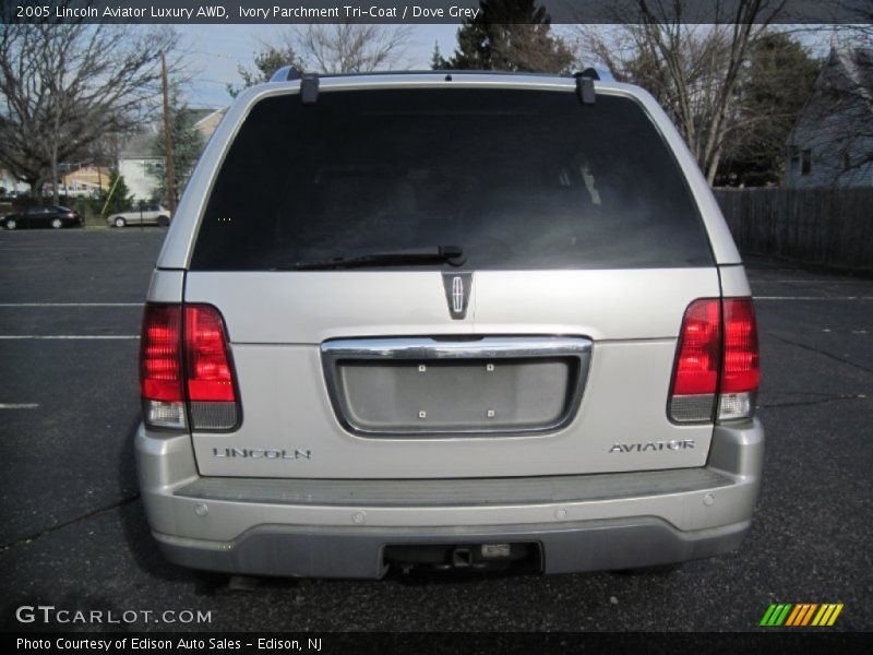 Ivory Parchment Tri-Coat / Dove Grey 2005 Lincoln Aviator Luxury AWD
