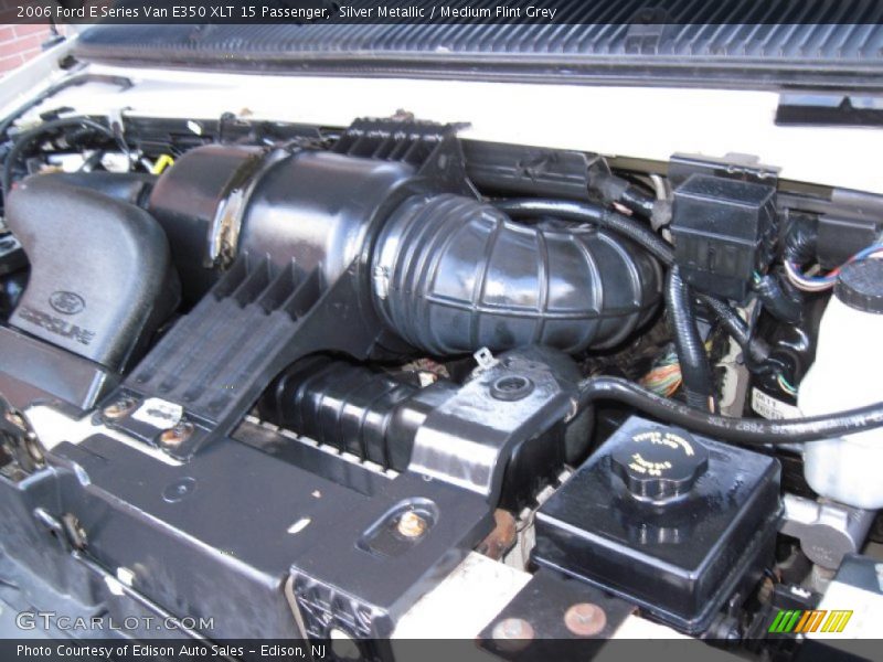 Silver Metallic / Medium Flint Grey 2006 Ford E Series Van E350 XLT 15 Passenger