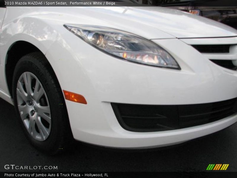Performance White / Beige 2010 Mazda MAZDA6 i Sport Sedan