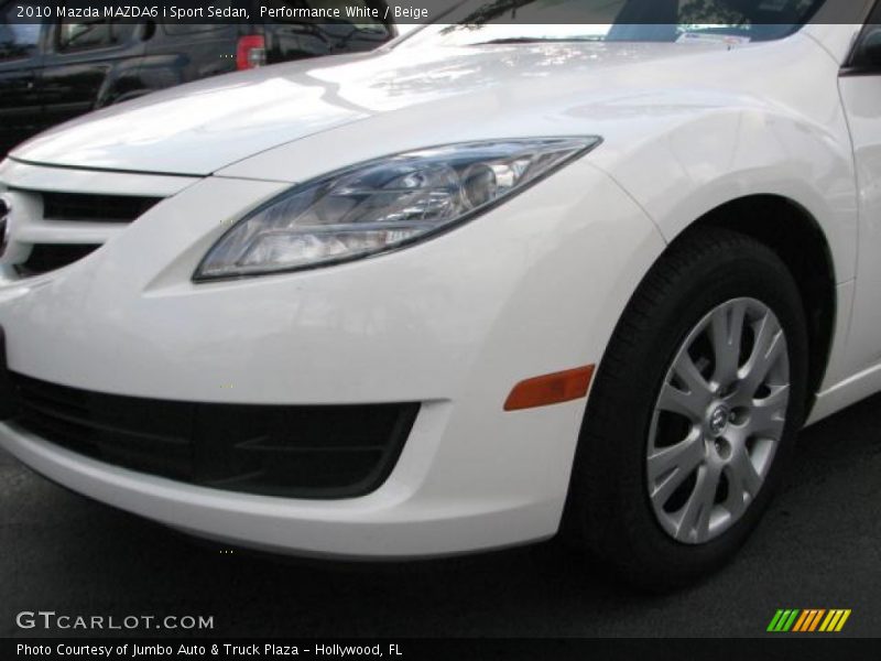 Performance White / Beige 2010 Mazda MAZDA6 i Sport Sedan