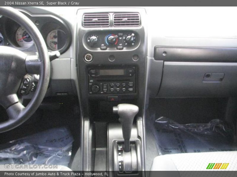 Super Black / Gray 2004 Nissan Xterra SE