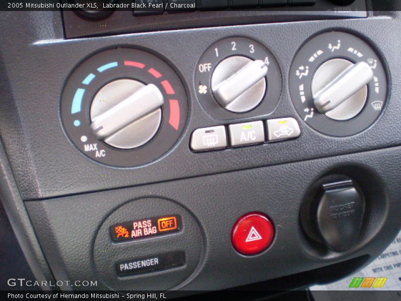 Labrador Black Pearl / Charcoal 2005 Mitsubishi Outlander XLS