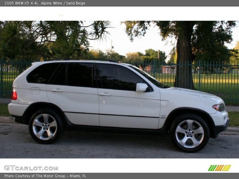 Alpine White / Sand Beige 2005 BMW X5 4.4i