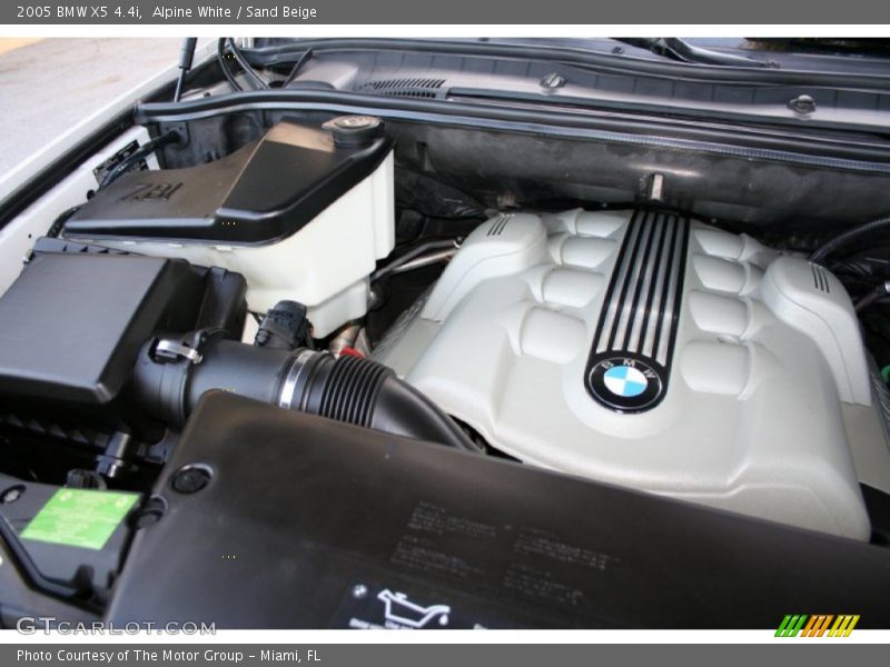 Alpine White / Sand Beige 2005 BMW X5 4.4i