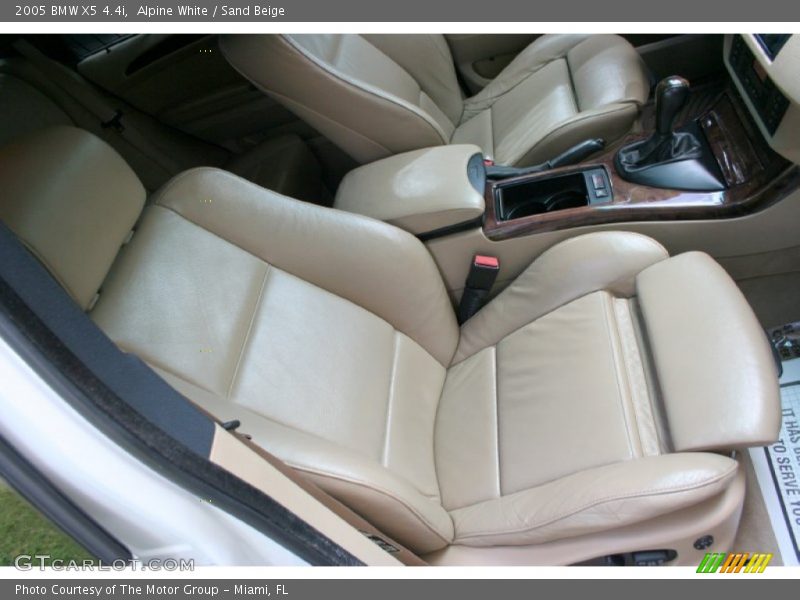 Alpine White / Sand Beige 2005 BMW X5 4.4i