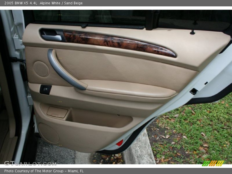 Alpine White / Sand Beige 2005 BMW X5 4.4i