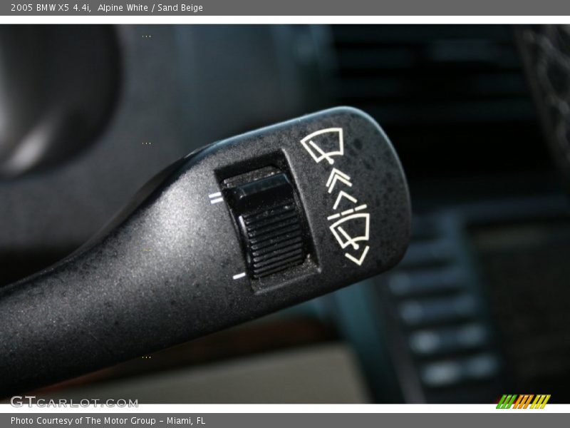 Alpine White / Sand Beige 2005 BMW X5 4.4i