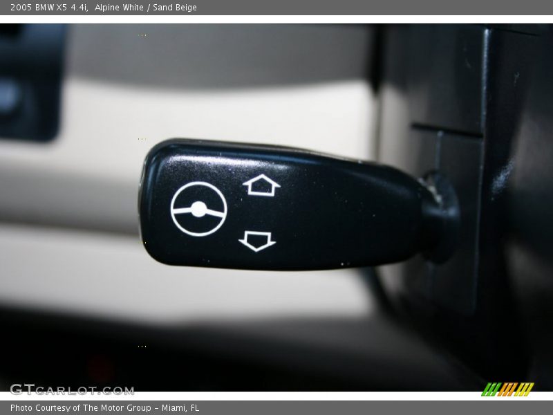 Alpine White / Sand Beige 2005 BMW X5 4.4i