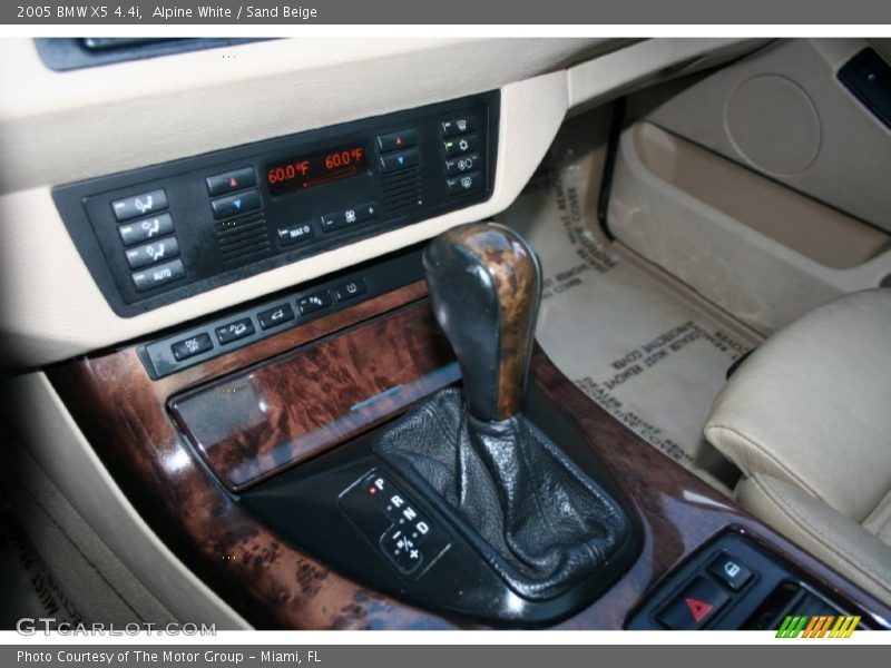 Alpine White / Sand Beige 2005 BMW X5 4.4i
