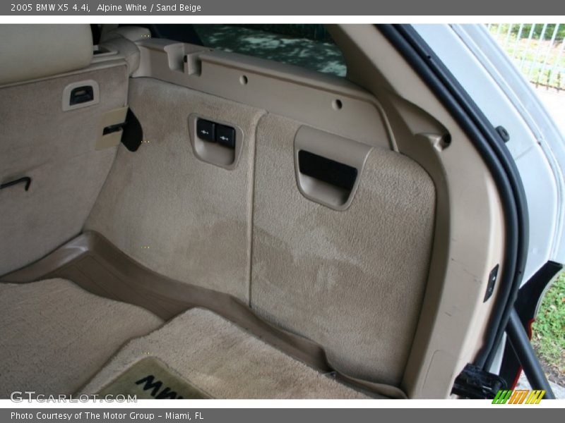 Alpine White / Sand Beige 2005 BMW X5 4.4i