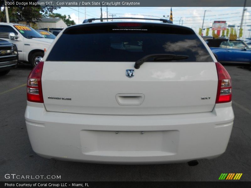 Cool Vanilla / Dark Slate Gray/Light Graystone 2006 Dodge Magnum SXT