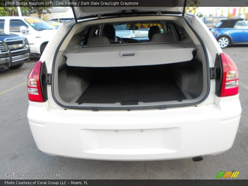 Cool Vanilla / Dark Slate Gray/Light Graystone 2006 Dodge Magnum SXT