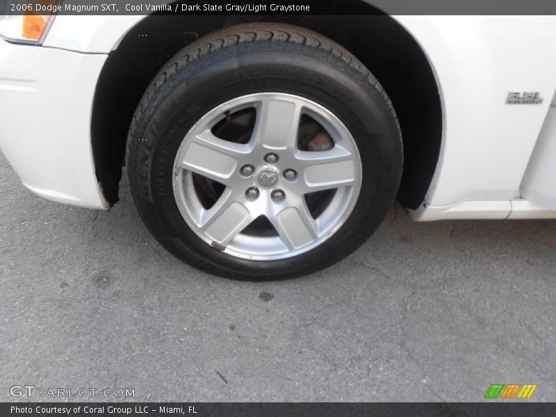 Cool Vanilla / Dark Slate Gray/Light Graystone 2006 Dodge Magnum SXT