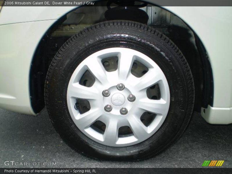 Dover White Pearl / Gray 2006 Mitsubishi Galant DE