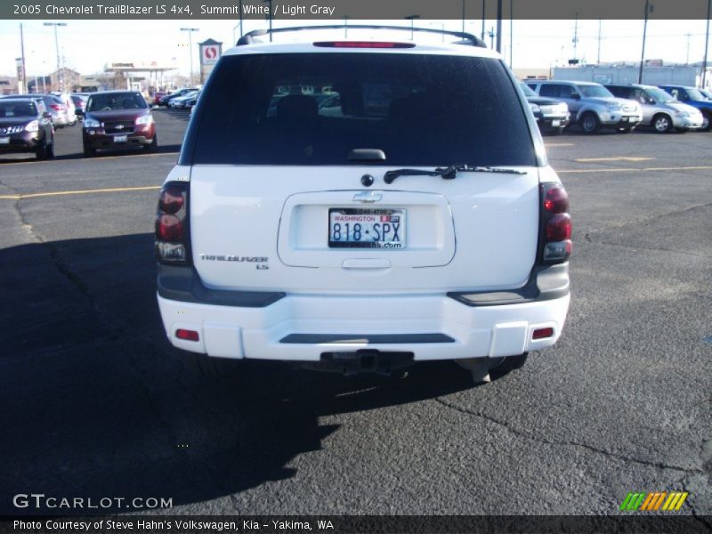 Summit White / Light Gray 2005 Chevrolet TrailBlazer LS 4x4