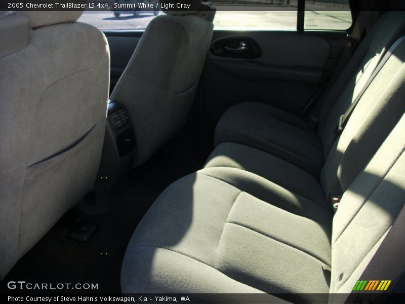 Summit White / Light Gray 2005 Chevrolet TrailBlazer LS 4x4