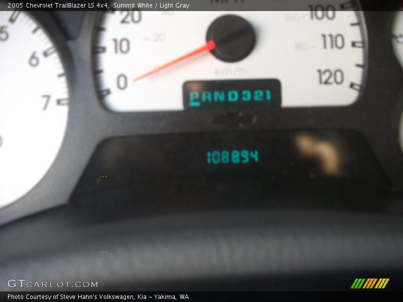 Summit White / Light Gray 2005 Chevrolet TrailBlazer LS 4x4