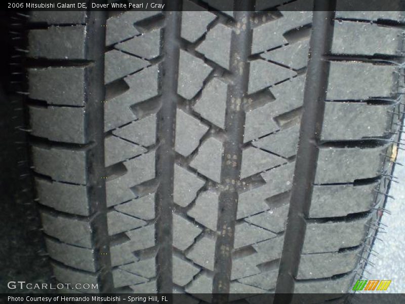 Dover White Pearl / Gray 2006 Mitsubishi Galant DE