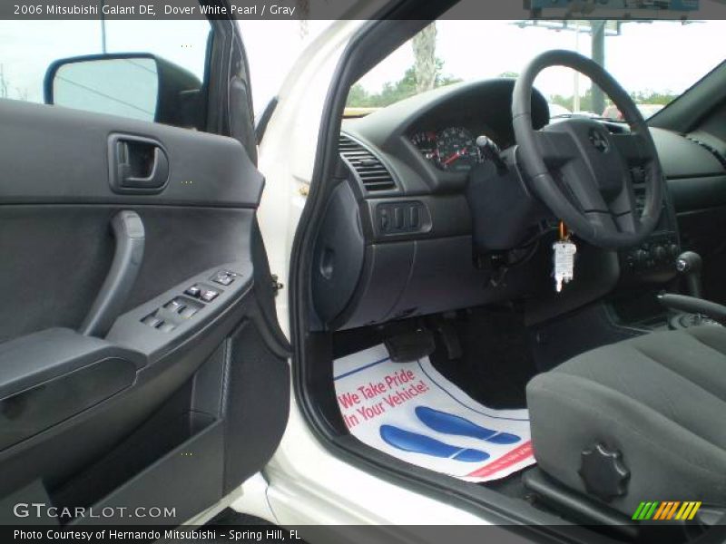 Dover White Pearl / Gray 2006 Mitsubishi Galant DE