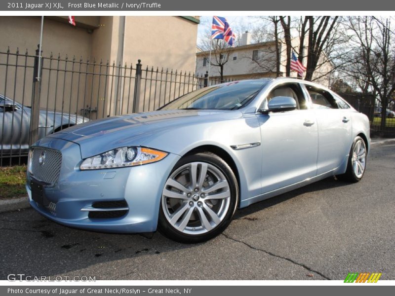Front 3/4 View of 2011 XJ XJL