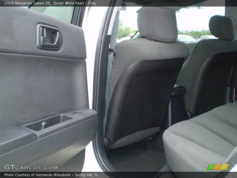 Dover White Pearl / Gray 2006 Mitsubishi Galant DE