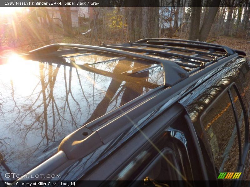 Super Black / Gray 1998 Nissan Pathfinder SE 4x4
