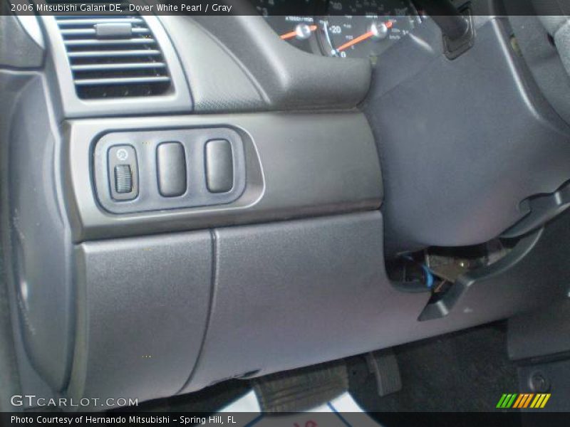 Dover White Pearl / Gray 2006 Mitsubishi Galant DE
