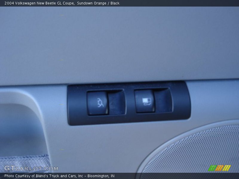 Sundown Orange / Black 2004 Volkswagen New Beetle GL Coupe
