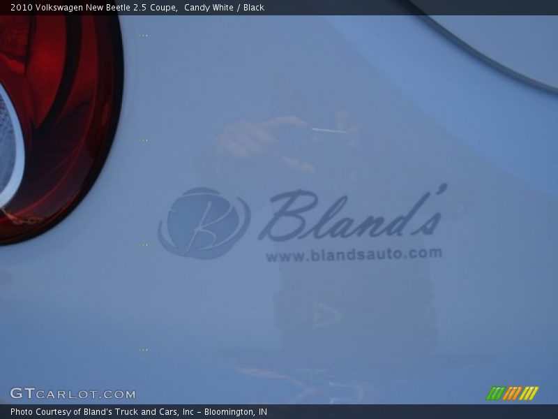Candy White / Black 2010 Volkswagen New Beetle 2.5 Coupe
