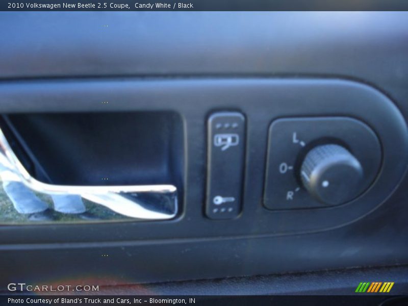 Candy White / Black 2010 Volkswagen New Beetle 2.5 Coupe
