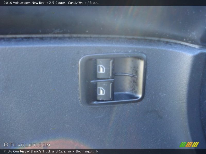 Candy White / Black 2010 Volkswagen New Beetle 2.5 Coupe