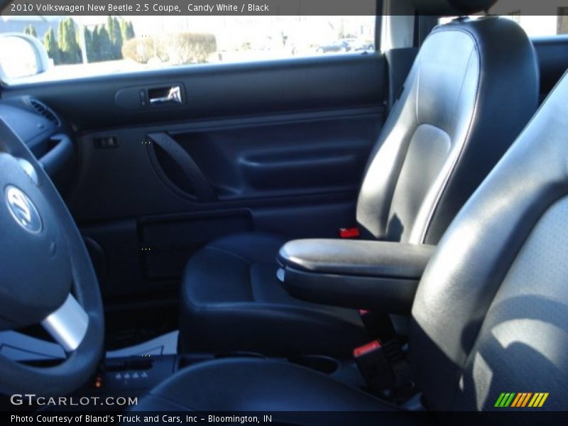 Candy White / Black 2010 Volkswagen New Beetle 2.5 Coupe