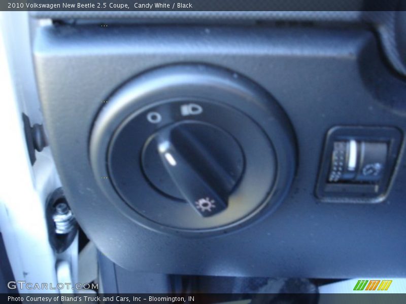 Candy White / Black 2010 Volkswagen New Beetle 2.5 Coupe
