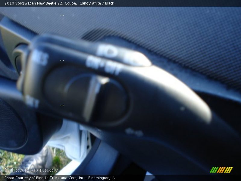 Candy White / Black 2010 Volkswagen New Beetle 2.5 Coupe