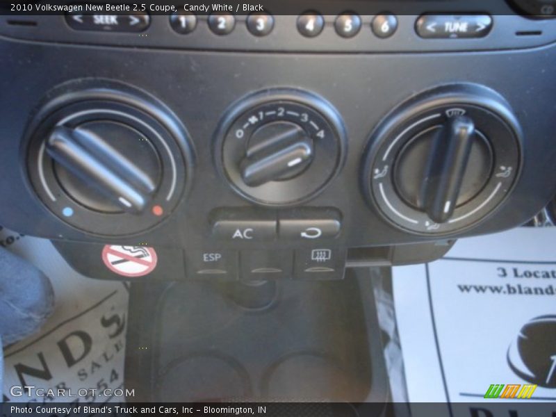 Candy White / Black 2010 Volkswagen New Beetle 2.5 Coupe