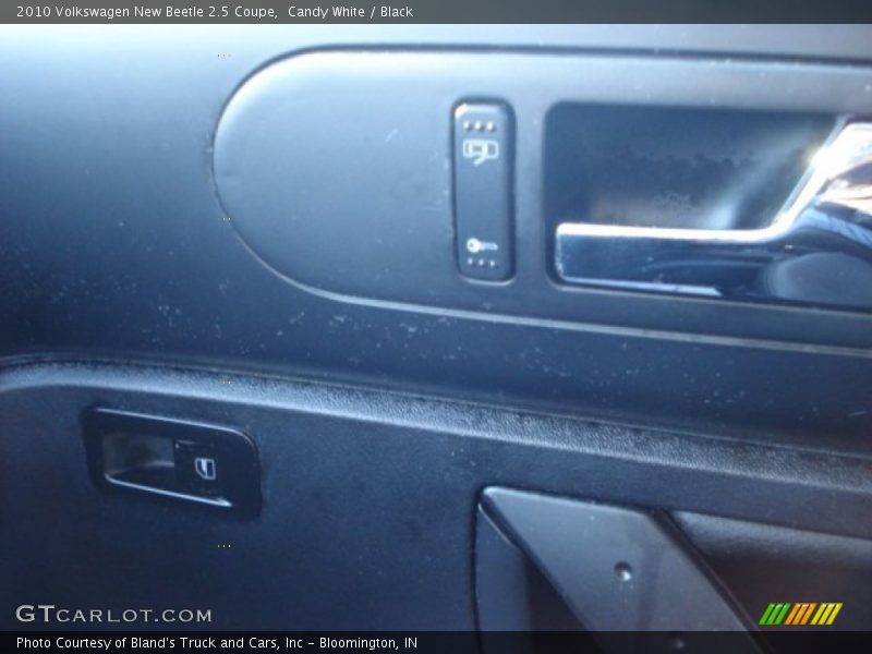 Candy White / Black 2010 Volkswagen New Beetle 2.5 Coupe
