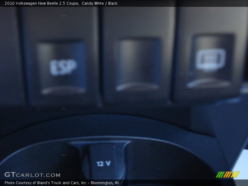 Candy White / Black 2010 Volkswagen New Beetle 2.5 Coupe