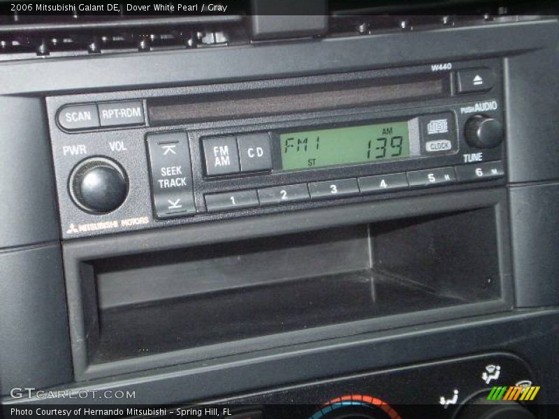 Dover White Pearl / Gray 2006 Mitsubishi Galant DE