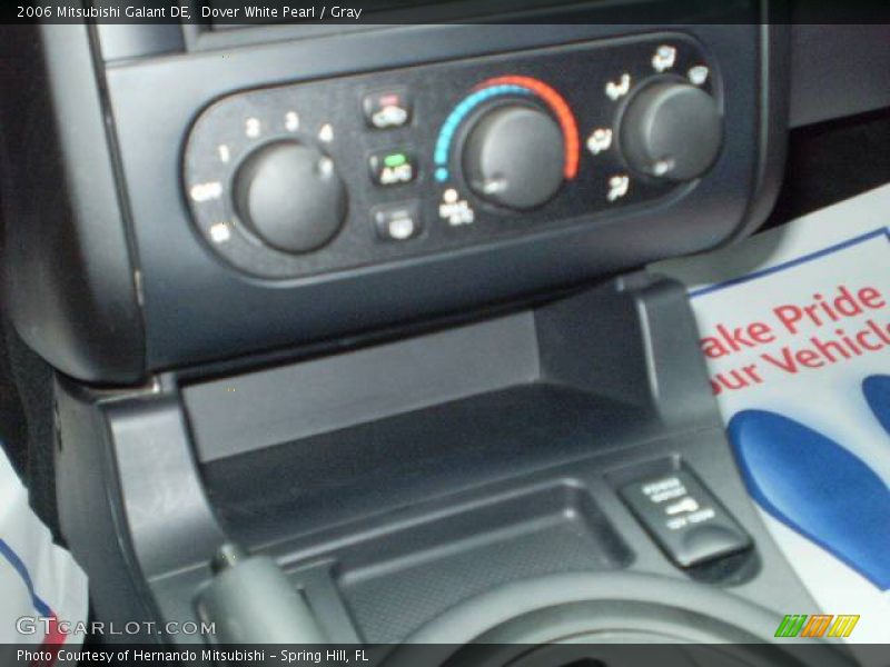 Dover White Pearl / Gray 2006 Mitsubishi Galant DE