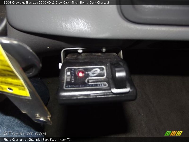 Silver Birch / Dark Charcoal 2004 Chevrolet Silverado 2500HD LS Crew Cab