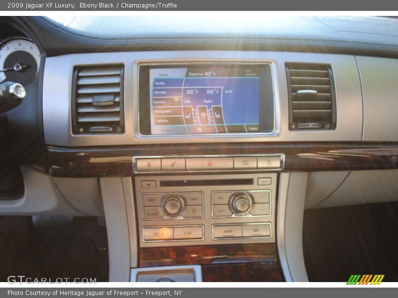 Ebony Black / Champagne/Truffle 2009 Jaguar XF Luxury