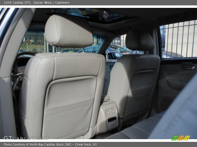 Glacier White / Cashmere 2006 Cadillac DTS