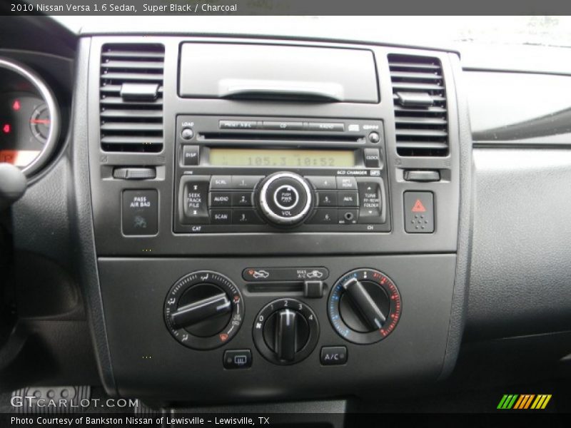 Super Black / Charcoal 2010 Nissan Versa 1.6 Sedan