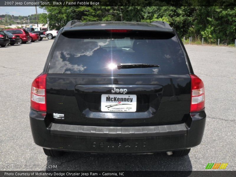 Black / Pastel Pebble Beige 2007 Jeep Compass Sport