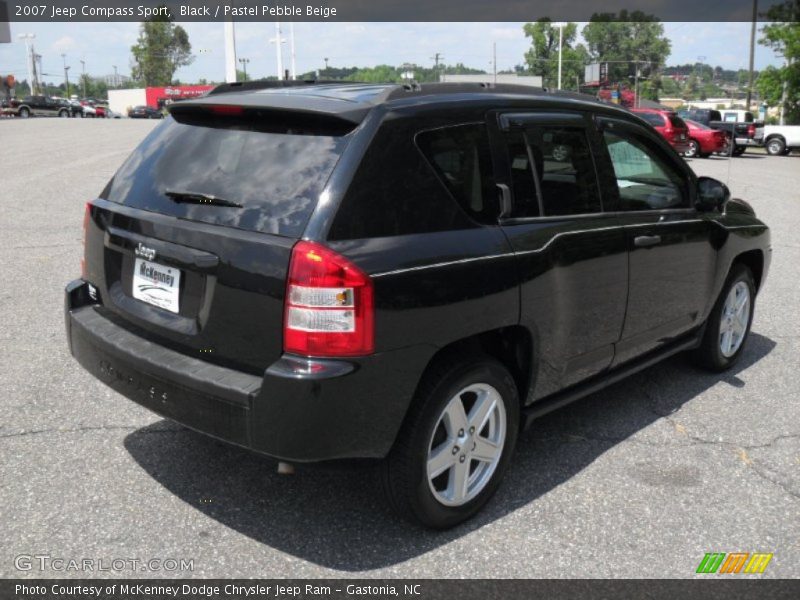 Black / Pastel Pebble Beige 2007 Jeep Compass Sport