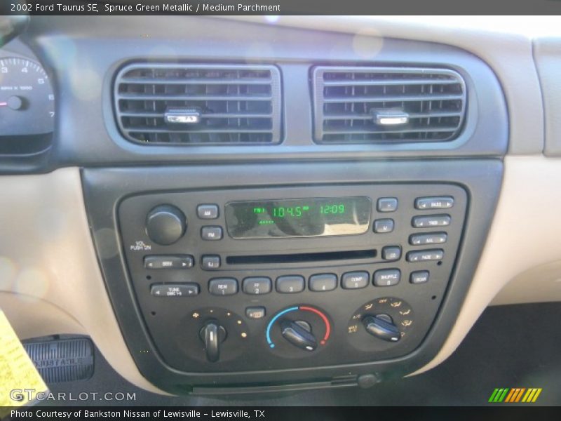 Spruce Green Metallic / Medium Parchment 2002 Ford Taurus SE