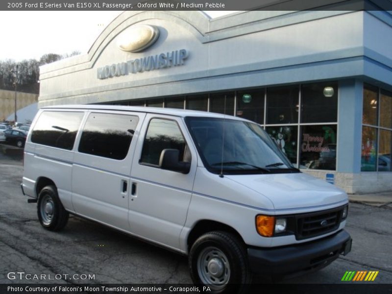 Oxford White / Medium Pebble 2005 Ford E Series Van E150 XL Passenger