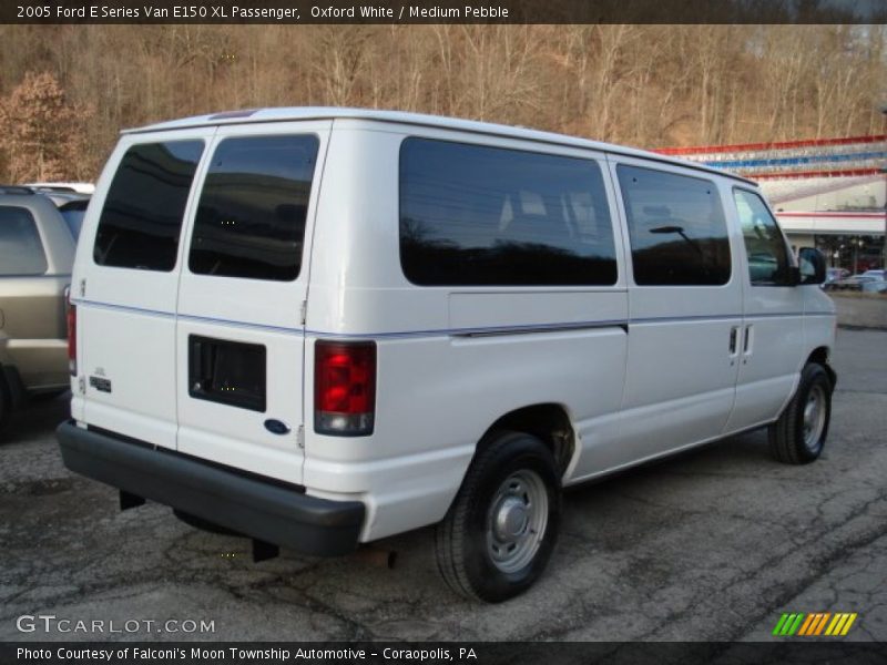 Oxford White / Medium Pebble 2005 Ford E Series Van E150 XL Passenger