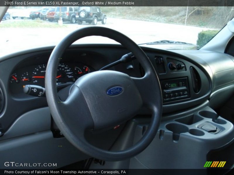 Oxford White / Medium Pebble 2005 Ford E Series Van E150 XL Passenger